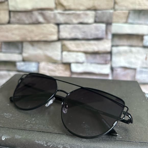 Foster Grant Women’s Sunglasses - Picture 6 of 6